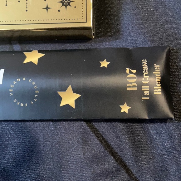 LaSPLASH MAGIC EYESHADOW PALETTE w/ Brush - Picture 2 of 8